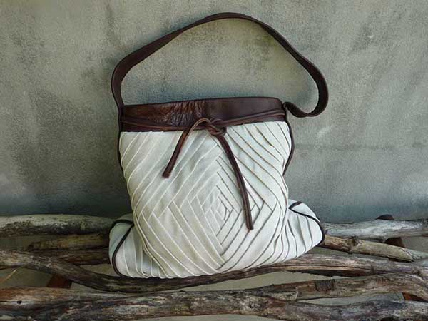 aus Baumwolle und Rindsleder<br>in cotone e pelle di bovino