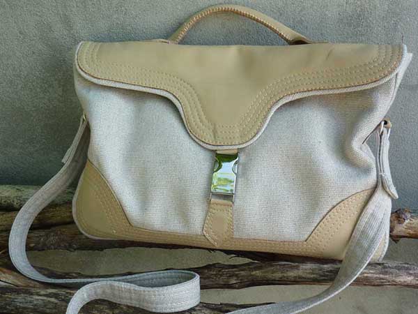 aus Baumwolle und Rindsleder<br>in cotone e pelle di bovino